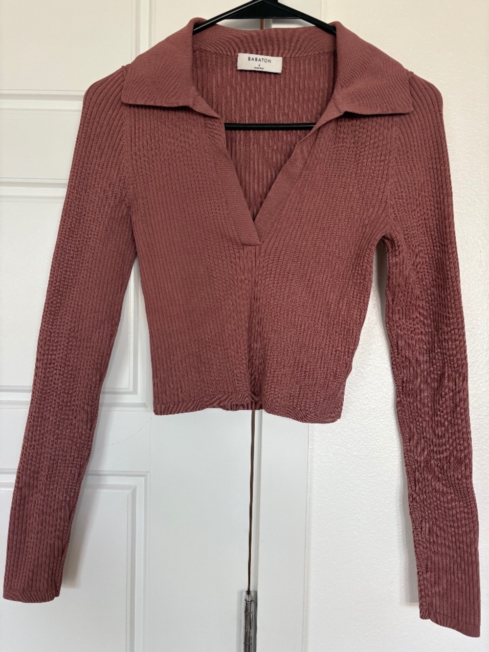 Aritzia Babaton cropped long sleeve top